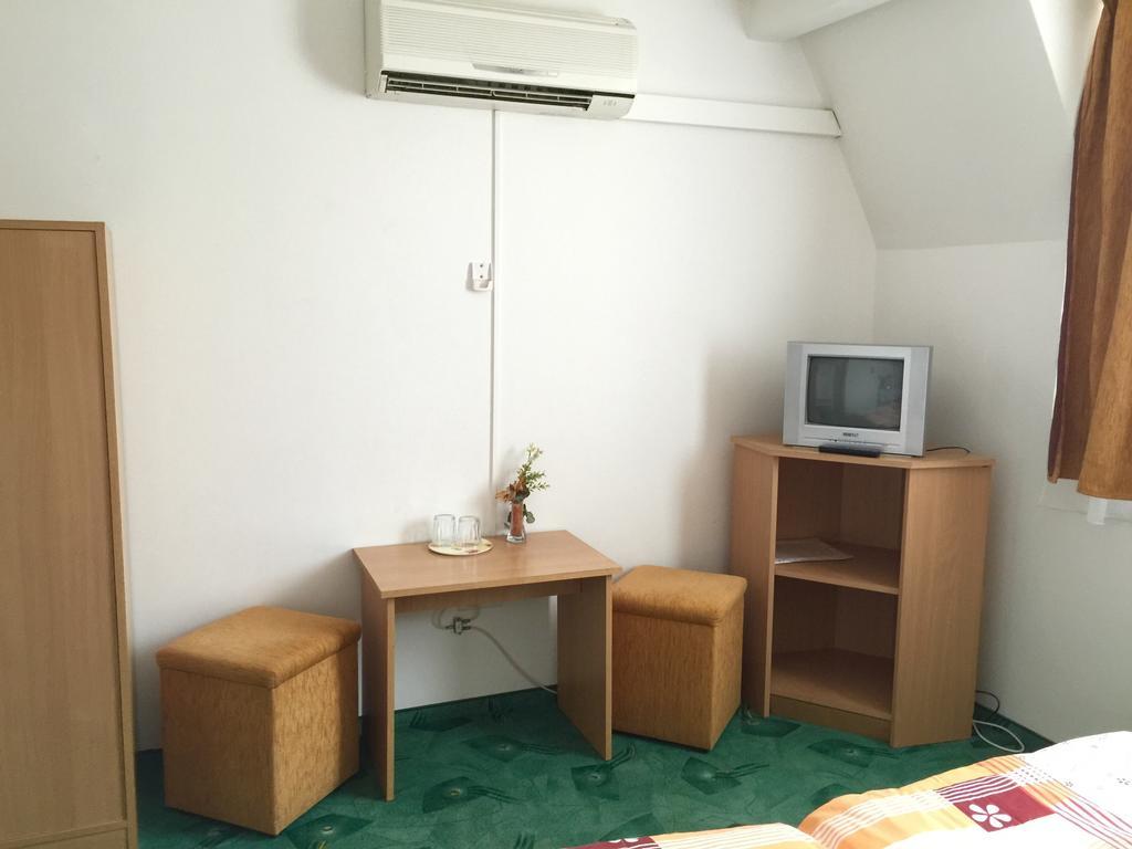 Akacliget Gyogy-Es Strandfuerdo Karcag Room photo